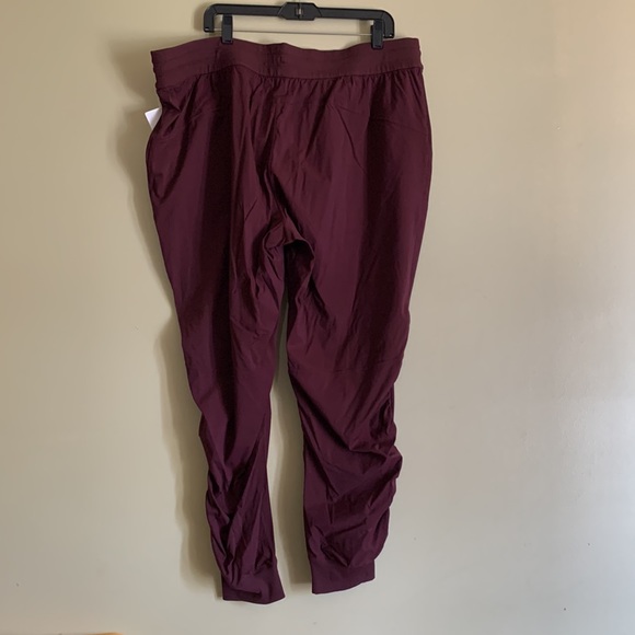 Lululemon Beyond The Studio Jogger - Picture 3 of 8